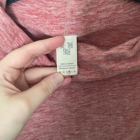 We the Free Light Red Sleeveless Turtle Neck - Size Medium - Picture 7 of 7